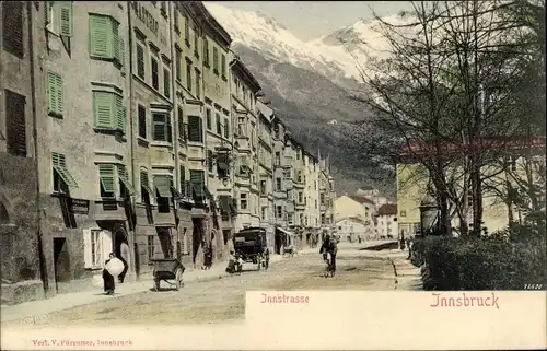 Ak Innsbruck in Tirol, Innstraße, Straßenpartie, Häuserfassaden, Alpen
