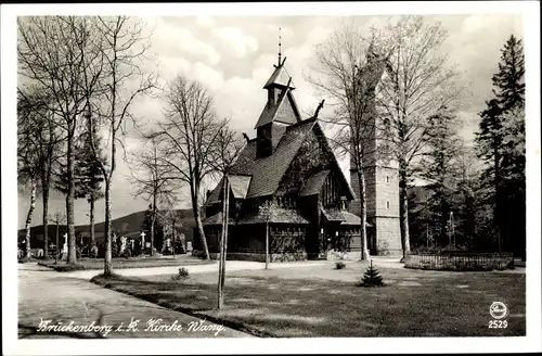 Ak Brückenberg b. Krummhübel Riesengebirge Schlesien, Kirche Wang, Gräber, Straßenansicht