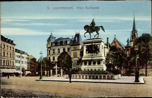Ak Luxemburg, Place Guillaume, monument, maisons, magasins, église