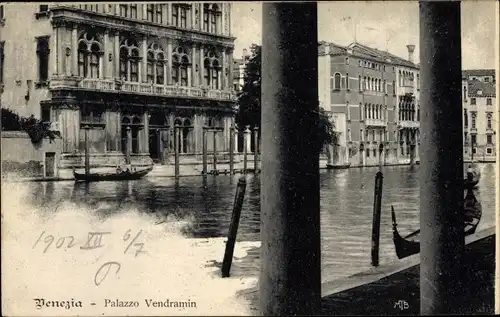 Ak Venezia Venedig Veneto, Palazzo Vendramin, Kanalpartie, Gondeln