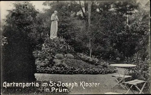 Ak Prüm in der Eifel Rheinland Pfalz, Gartenpartie im St. Joseph Kloster, Mönchsstatue