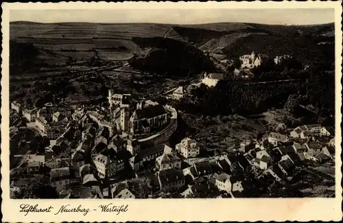 Ak Neuerburg in der Westeifel, Teilansicht vom Ort mit Burg, kath. Kirche St. Nikolaus