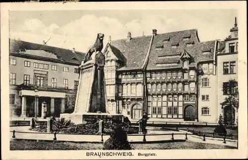 Ak Braunschweig in Niedersachsen, Burgplatz, Löwenstatue, Wohnhäuser