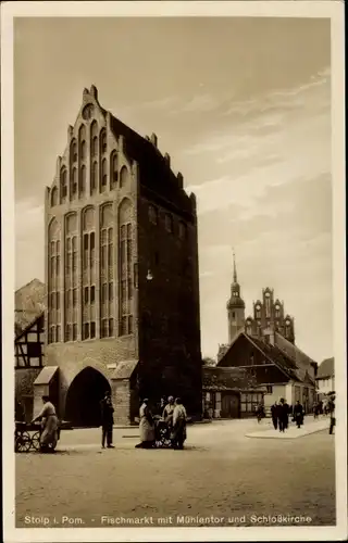 Ak Słupsk Stolp Pommern, Fischmarkt mit Mühlentor und Schlosskirche