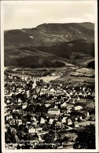 Ak Waldkirch im Breisgau, Teilansicht vom Ort, Blick nach dem Kriegerdenkmal u. Berg Kandel