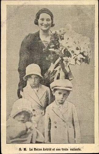 Ak Astrid von Schweden, Königin von Belgien mit ihren drei Kindern