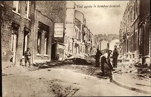 Ak Visé Wallonien Lüttich, après le bombardement, maisons, passants, Kriegszerstörungen, I. WK