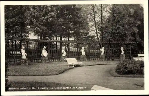 Ak Bad Lausick in Sachsen, Herrmannsbad, Rosengarten im Kurpark, Statuen musizierender Kinder