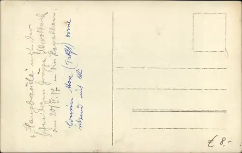 Foto Ak Deutsche Soldaten in Uniformen, Unterstand im Winter, Skier, I. WK