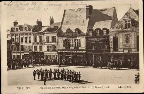 Ak Chauny Aisne, Kapelle des Leib Gr. Regt König Friedr. Wilh. III, 1. Brand. Nr 8, Marktplatz