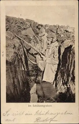 Ak Deutsche Soldaten im Schützengraben, Soldat mit Gewehr, I. WK