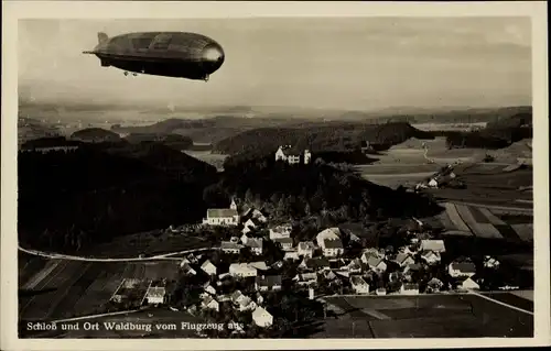 Ak Waldburg BW, Fliegeraufnahme vom Ort, Zeppelin Luftschiff