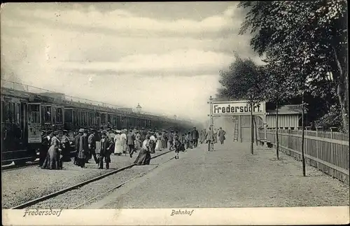 Ak Fredersdorf Vogelsdorf Brandenburg, Bahnhof, Gleisseite