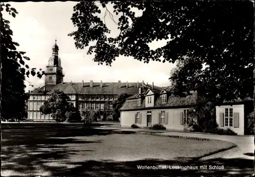 Ak Wolfenbüttel in Niedersachsen, Lessinghaus mit Schloss