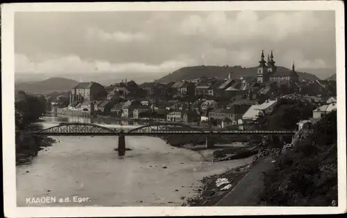 Foto Ak Kadaň Kaaden Reg. Aussig, Panorama vom Ort, Egerbrücke