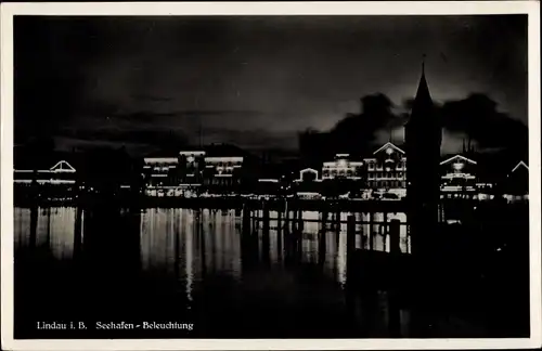 Ak Lindau am Bodensee Schwaben, Seehafen Beleuchtung