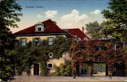 Ak Tiefurt Weimar in Thüringen, Schloss, Außenansicht, Efeuranken