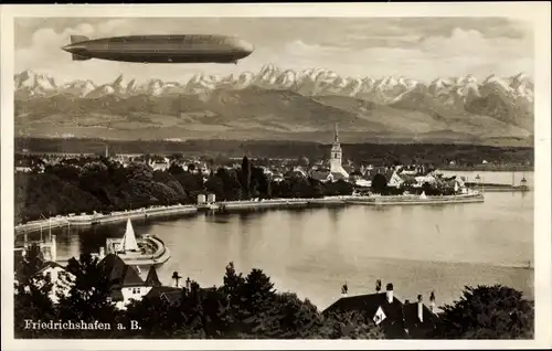 Ak Friedrichshafen am Bodensee, Totalansicht vom Ort, Zeppelin