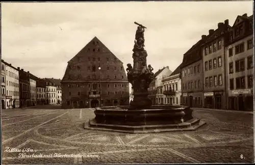 Ak Zittau in der Oberlausitz, Neustadt, Herkulesbrunnen, Statue, Marktplatz