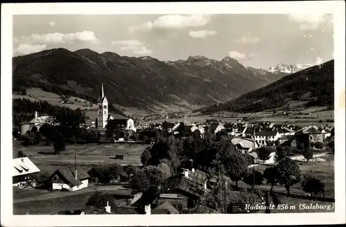 Ak Radstadt in Salzburg, Kirche, Ortschaft mit Landschaftsblick