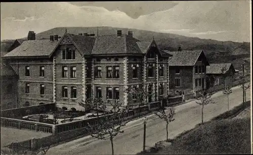 Ak Großalmerode im Werra Meißner Kreis, Gebäude von der Straße gesehen, Garten