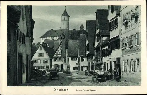Ak Dinkelsbühl in Mittelfranken, Untere Schmiedgasse mit Blick auf Kapuziner Kloster
