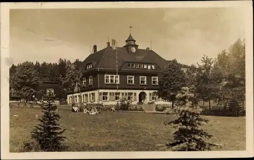 Ak Neudorf Sehmatal im Erzgebirge, Gasthaus, Außenansicht, Uhrturm