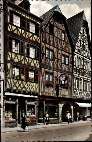 Ak Trier in Rheinland Pfalz, Alte Fachwerkhäuser am Markt, G. Wilhelm Böhrer