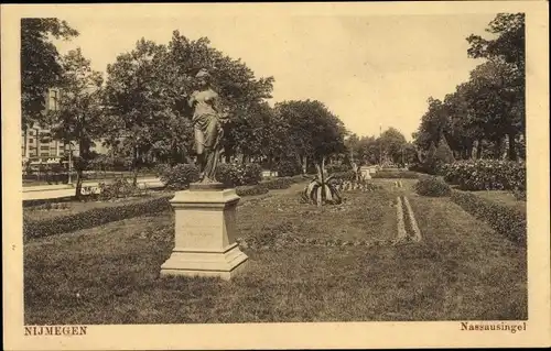 Ak Nijmegen Gelderland Niederlande, Nassausingel, Statue, Grünanlage