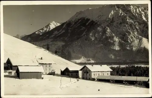 Foto Ak Ruhpolding in Oberbayern, Ortspartie, Blick auf die Berge