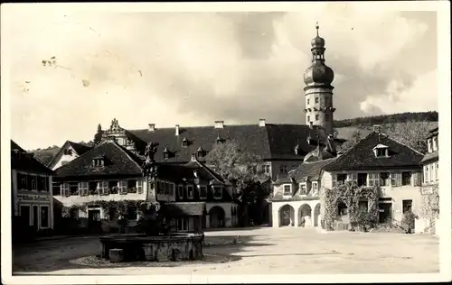 Ak Weikersheim in Tauberfranken, Marktplatz, Gaststätte v. Wilhelm Hoffmann, Brunnen, Kirche