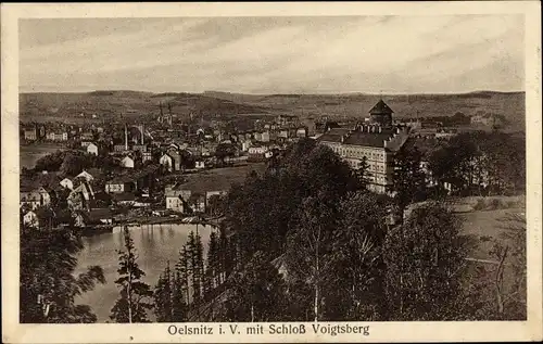 Ak Oelsnitz Vogtland, Totalansicht mit Schloss und Teich