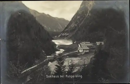 Ak Ruhpolding in Oberbayern, Blick auf ein Seehaus in den Chiemgauer Alpen 