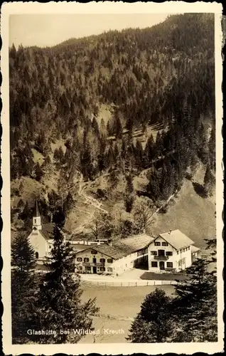 Ak Wildbad Kreuth am Tegernsee Oberbayern, Glashütte, Außenansicht, Waldpanorama