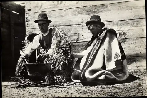 Ak Bugac Ungarn, Mittagessen der Pferdehirten, Volkstrachten