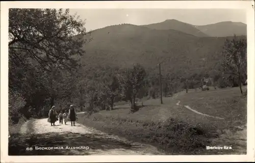 Ak Berkovitsa Bulgarien, Aschiklar, Feldweg, Mütter mit Kindern