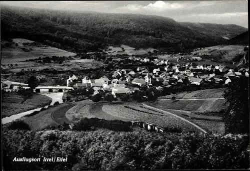 Ak Irrel in der Eifel, Ortspartie, Totalansicht, Waldpartie