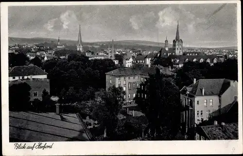 Ak Herford in Nordrhein Westfalen, Blick auf den Ort mit Kirchtürmen aus der Vogelschau, Bäume