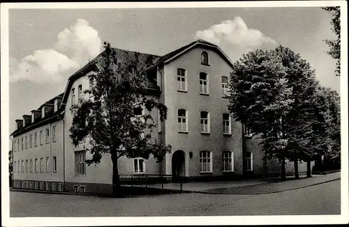 Ak Hallenberg in NRW, St. Josefs Haus, Außenansicht, Bäume