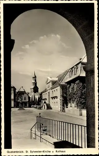 Ak Quakenbrück in Niedersachsen, St. Sylvesterkirche, Rathaus
