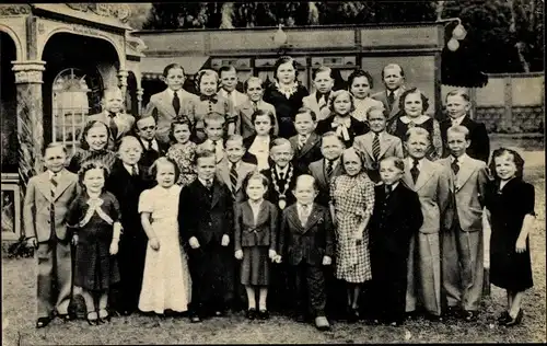 Ak Berlin, Schaefer's Märchenstadt Liliput, Gruppenfoto