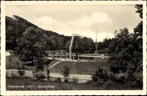 Ak Friedrichroda im Thüringer Wald, Schwimmbad, Sprungturm