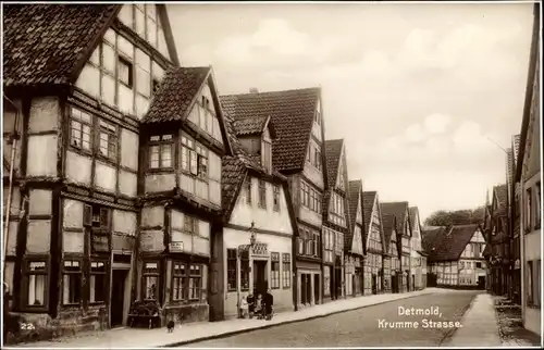 Ak Detmold in Nordrhein Westfalen, Krumme Straße, Fachwerkhäuser
