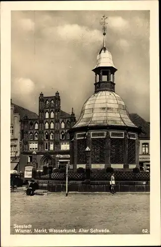 Ak Wismar in Mecklenburg Vorpommern, Markt, Wasserkunst, Alter Schwede