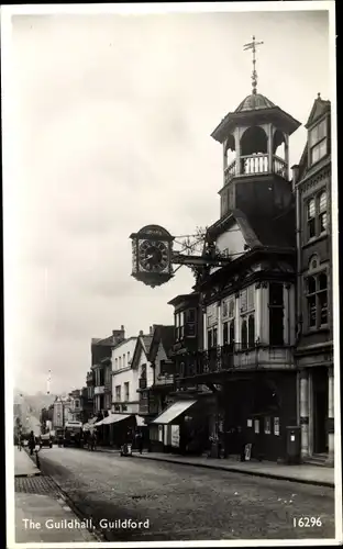 Ak Guildford England, Guildhall, Uhr