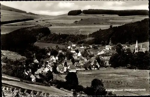 Ak Assinghausen Olsberg im Sauerland, Panoramaansicht von Ortschaft