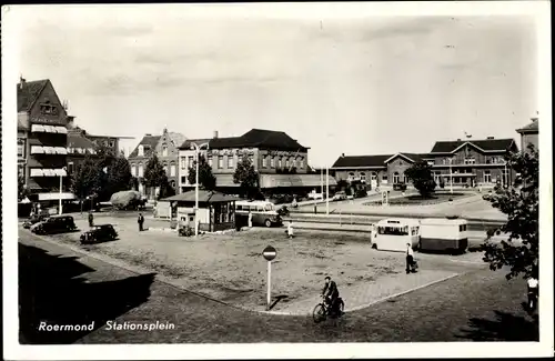 Ak Roermond Limburg Niederlande, Stationsplein, Omnibus, Häuser, Radfahrer, Platz
