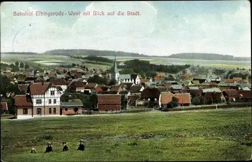 Ak Elbingerode Oberharz am Brocken, Teilansicht vom Ort, Kirche, Kinder im auf der Wiese