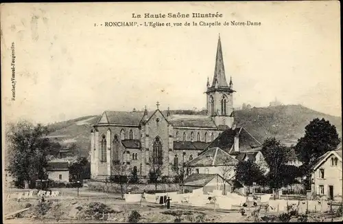 Ak Ronchamp Haute Saône, L'Eglise et Vue de la Chapelle de Notre Dame