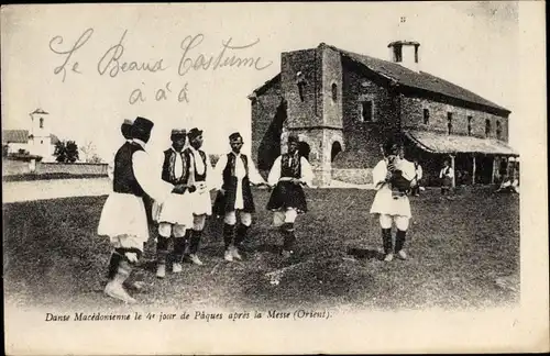 Ak Mazedonien, Männer in Trachten beim Tanz nach der Ostermesse